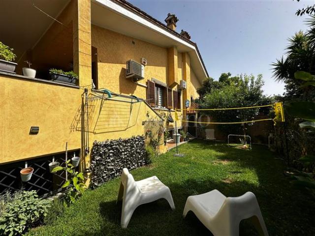 Villa Plurifamiliare di 200 mq a Infernetto Roma