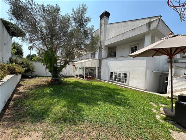 Villa Plurifamiliare di 220 mq a Axa, Casal Palocco, Infernetto Roma
