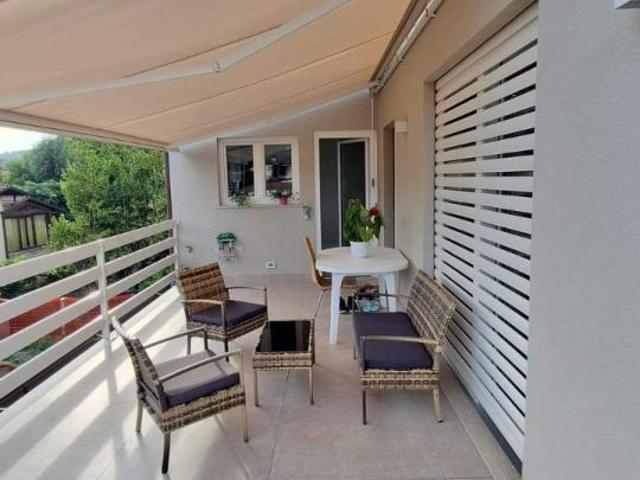 Villa plurifamiliare in vendita a Camaiore