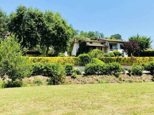 Villa plurifamiliare in vendita a Camaiore