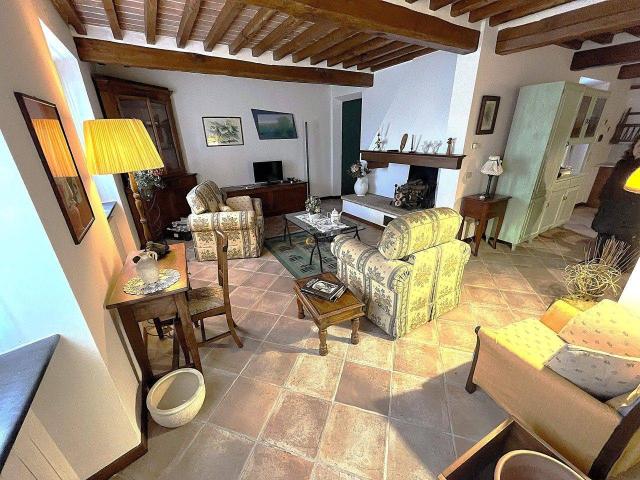 Villa plurifamiliare in vendita a Camaiore
