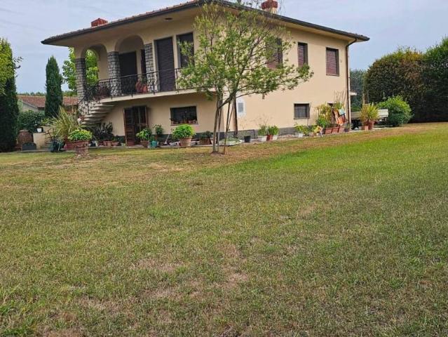 Villa plurifamiliare in vendita a Capannori