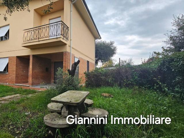 Villa plurifamiliare in vendita a Capannori