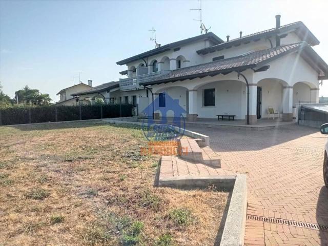 Villa plurifamiliare in vendita a Cesena