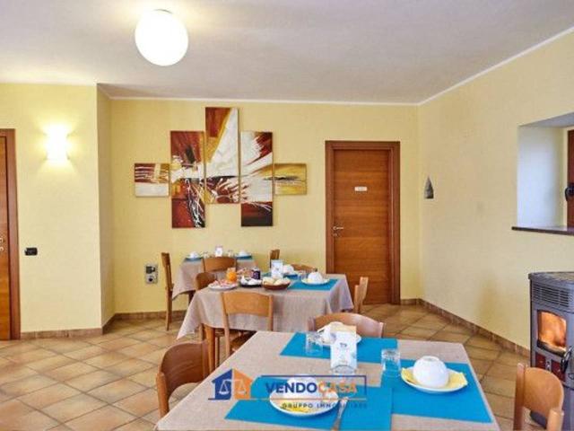 Villa plurifamiliare in vendita a Cherasco