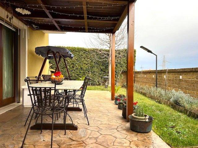 Villa plurifamiliare in vendita a Citta' Sant'Angelo