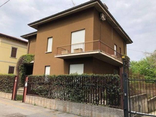 Villa plurifamiliare in vendita a Bergamo