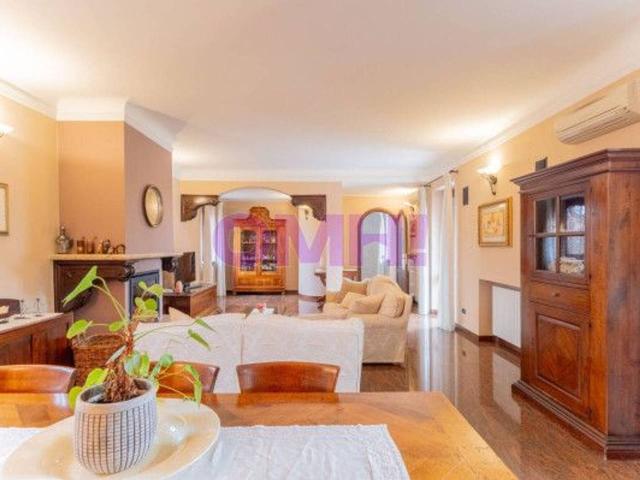 Villa plurifamiliare in vendita a Busto Arsizio