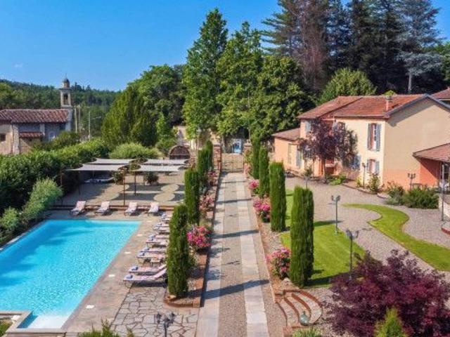 Villa plurifamiliare in vendita a Acqui Terme