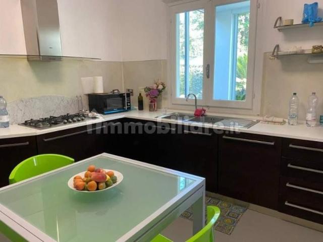 Villa plurifamiliare in vendita a Forte Dei Marmi