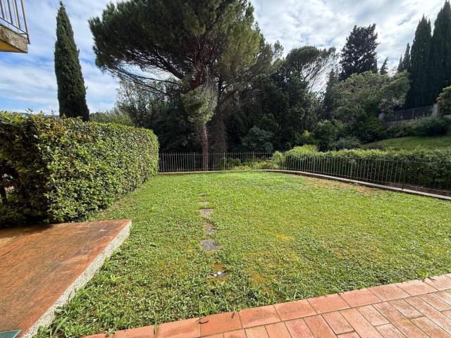Villa plurifamiliare in vendita a Firenze