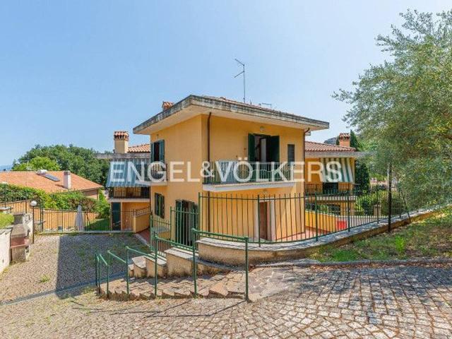 Villa plurifamiliare in vendita a Monte Porzio Catone