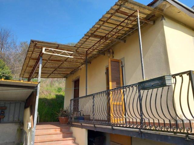 Villa plurifamiliare in vendita a Massa