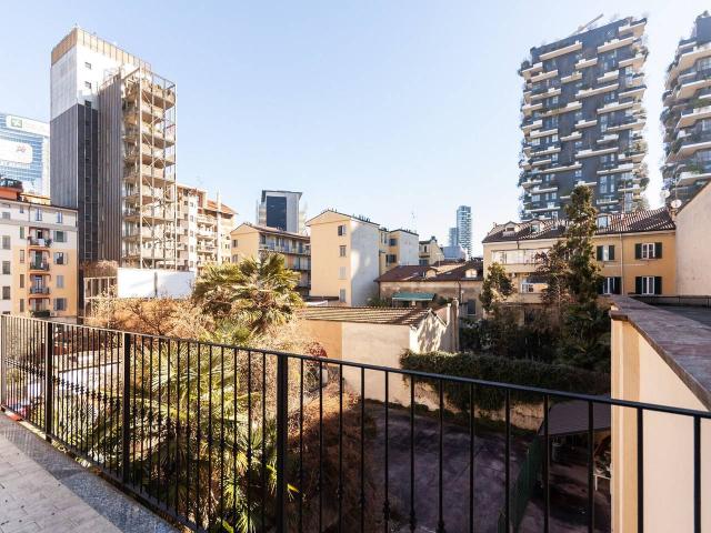 Villa plurifamiliare in vendita a Milano