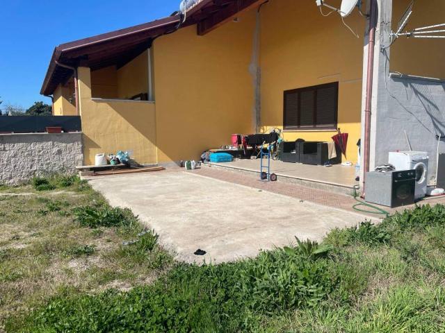 Villa plurifamiliare in vendita a Roma