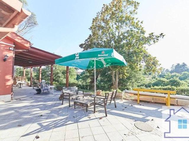 Villa plurifamiliare in vendita a Roma