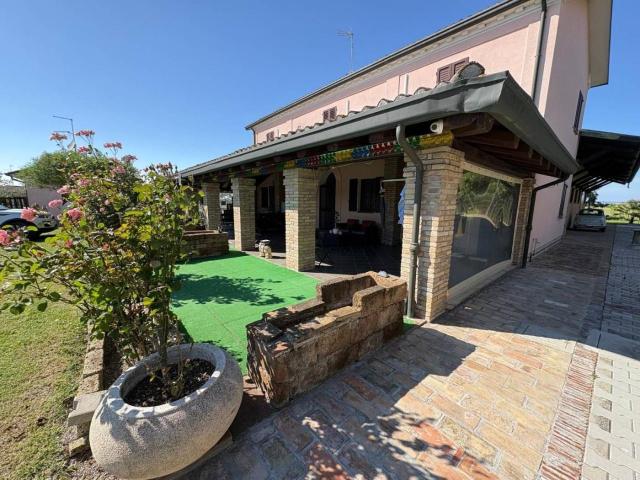 Villa plurifamiliare in affitto a Cervia