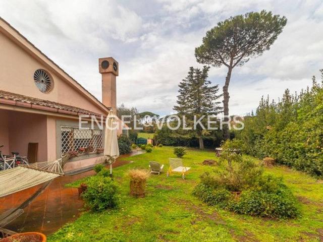 Villa plurifamiliare in affitto a Roma