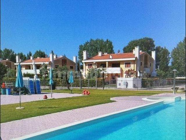 Villa plurifamiliare Sant'Antonio, Sant'antonio, Fondi