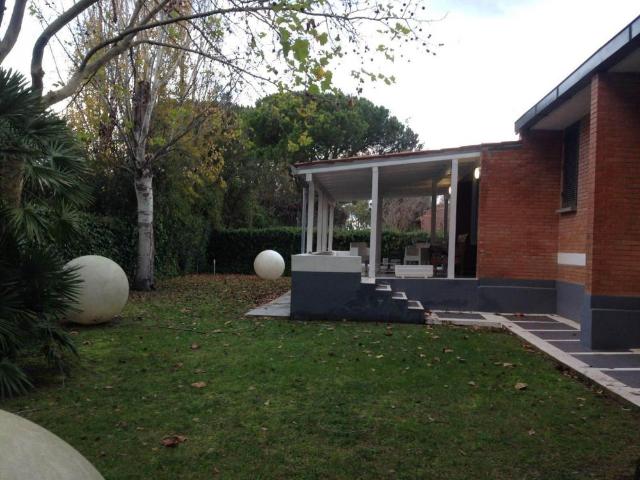 Villa PLURILOCALE in affitto a Latina Lt