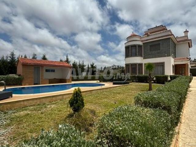 Villa plus une petite maison avec piscine