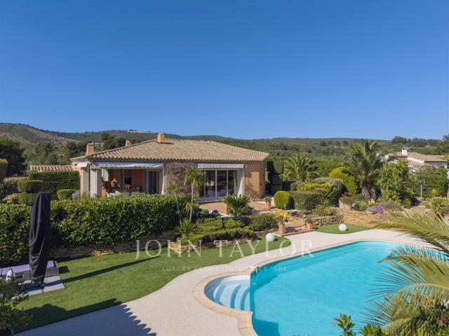 Villa provençale avec dépendances, piscine et terrain de 5 0. 186m² La Cadière d'Azur