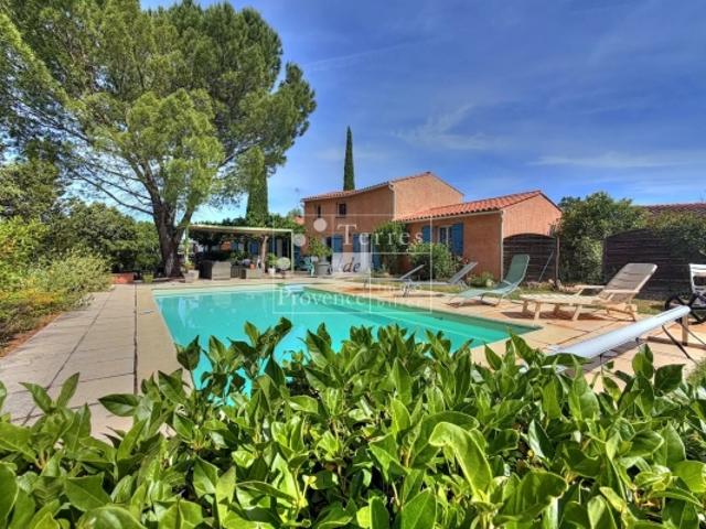 Villa provençale avec piscine à Régusse