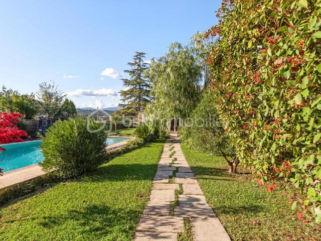 Villa provençale avec piscine, dépendance et vue dégagée – Calme absolu entre La Colle sur Loup et Villeneuve Loubet
