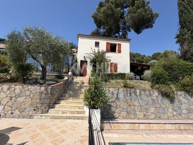 Villa provençale avec piscine et vue dégagée – La Roquette