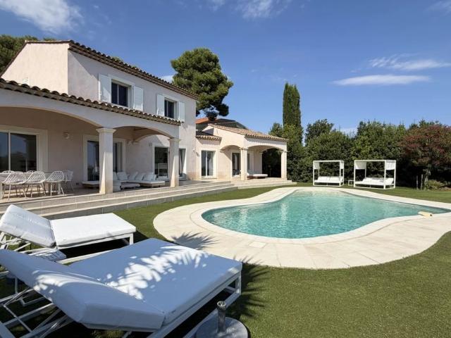 Villa provençale avec piscine et vue mer proche de Monaco