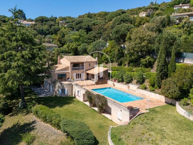 Villa provençale avec vue mer et piscine à vendre à Sainte M. 196m² Sainte Maxime