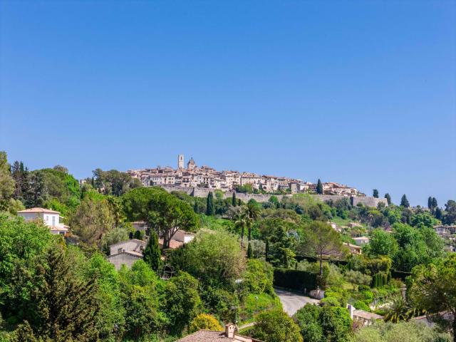 Villa provençale avec vue carte postale sur Saint Paul de Ve. 265m² Saint Paul de Vence