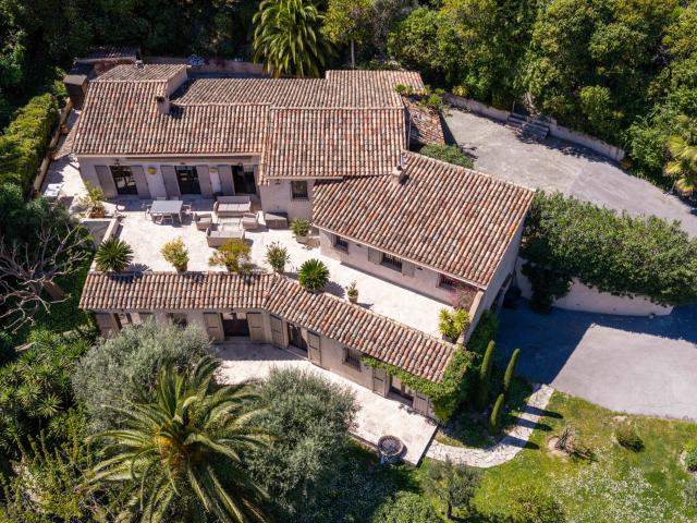 Villa provençale avec vue carte postale sur Saint Paul de Vence, à pied du village