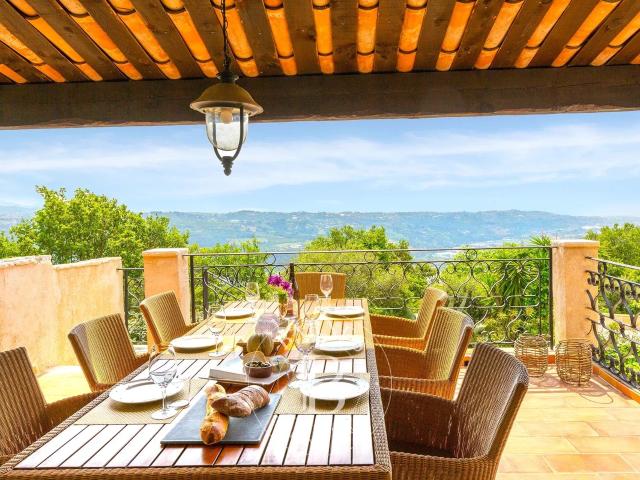 Villa Provençale avec Vue Panoramique Mer et Collines
