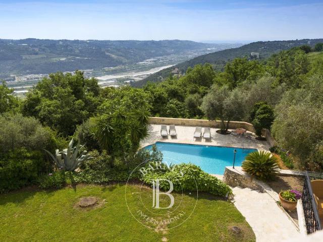 Villa Provençale avec Vue Panoramique Mer et Collines 187m² Gattières