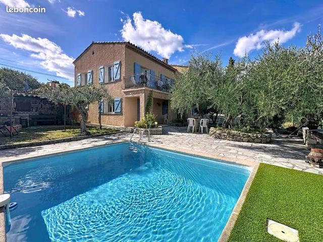 Villa provençale avec vue panoramique à pieds du village
