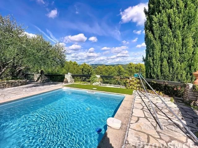 Villa provençale avec vue panoramique à pieds du village