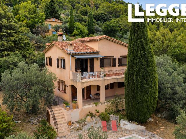 Villa provençale avec vue panoramique, piscine à débordement, fort potentiel d'évolution, proche village