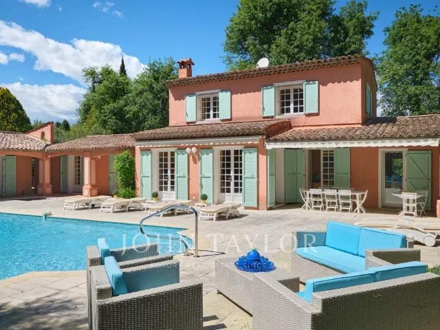Villa provençale à quelques pas du vieux village ou projet de rénovation