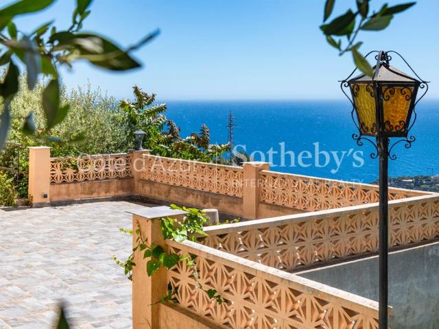 Villa provençale à rénover avec vue mer et Monaco, proche de Beausoleil