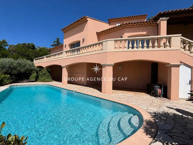 Villa Provençale à Vendre avec Vue Mer à Saint Aygulf 5 Pièces, Piscine et Garage