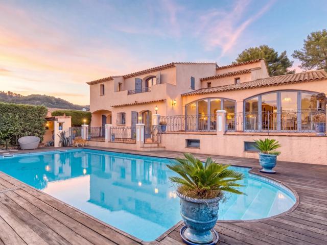 Villa Provençale Charmante dans une Communauté Privée m² La Turbie
