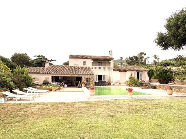 Villa provençale d’exception face au Golfe de Saint Tropez 272m² Grimaud