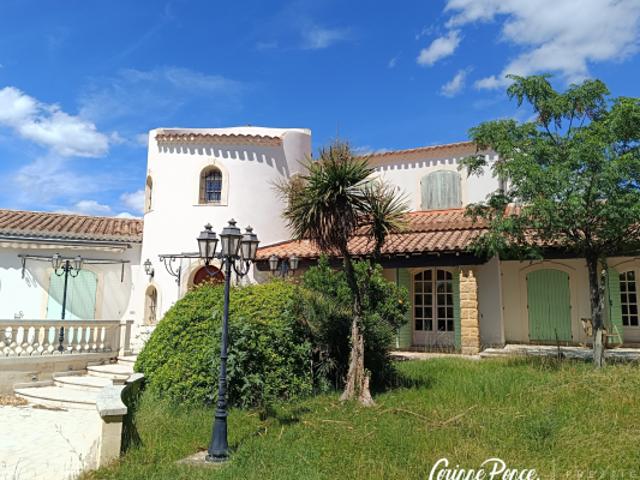 Villa provençale de caractère avec piscine et triple garage