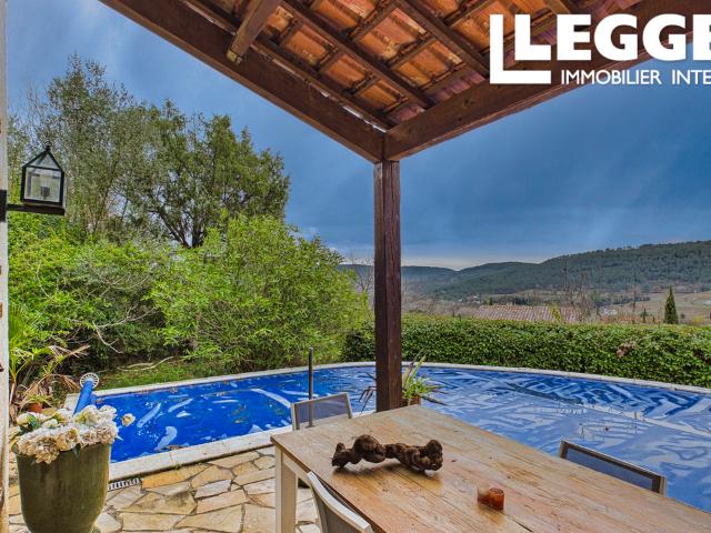 Villa provençale de plain pied de 111 m² avec piscine sur 3 083 m² de terrain