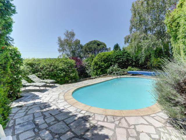 Villa provençale de 133 m2 avec piscine et vue Jussat
