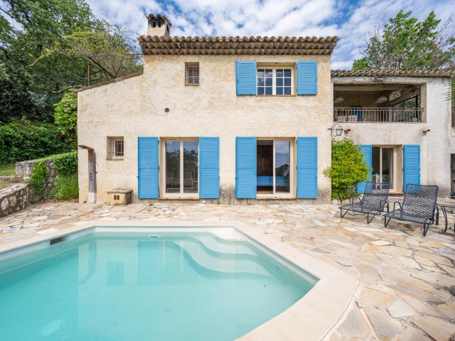 Villa provençale de 217m2 paisible avec vue collines et 6 chambres Proche Village