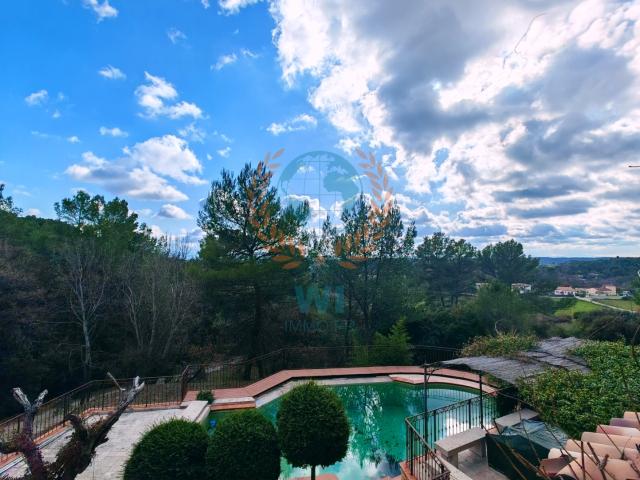 Villa Provençale de 6 pièces avec dépendance