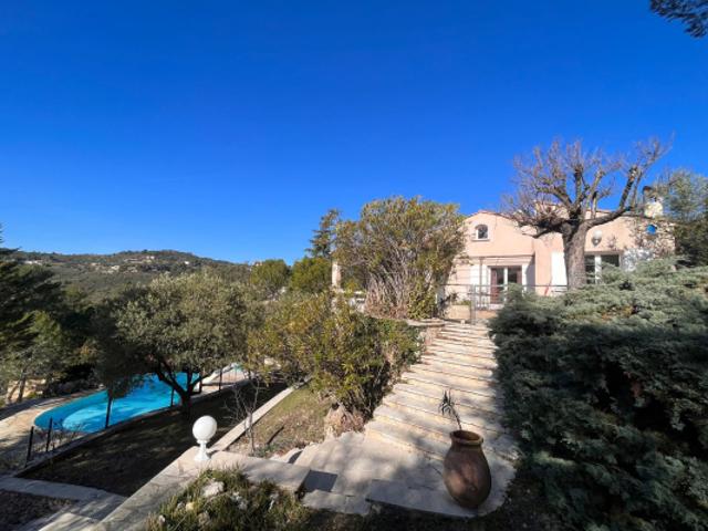 Villa provençale de 7 pièces / La Turbie