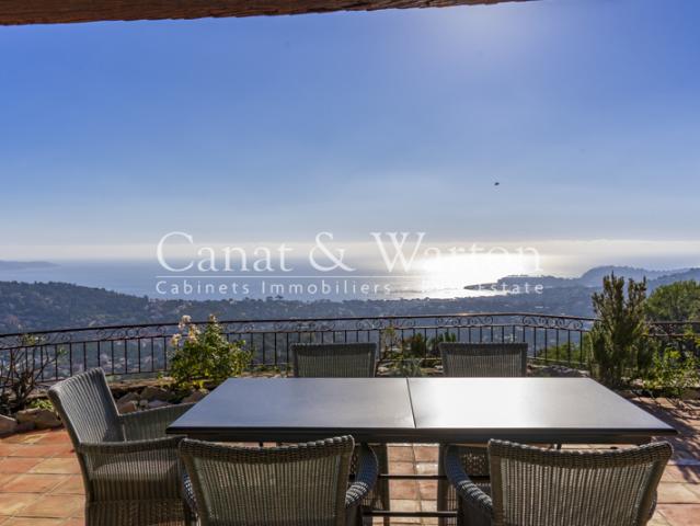 VILLA PROVENÇALE D'EXCEPTION AVEC VUE MER A 180o CAVALAIRE